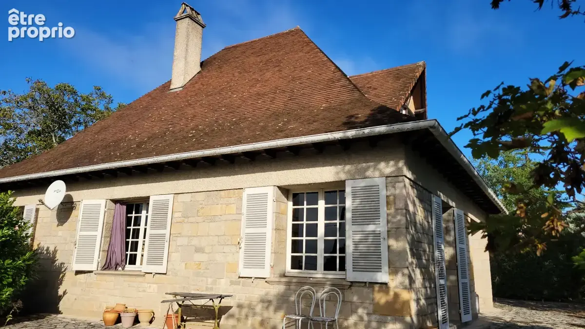 Propriété de caractère avec grand jardin privatif, à seulement 5 minutes  de Villefranche de Rouergue. - photo 7