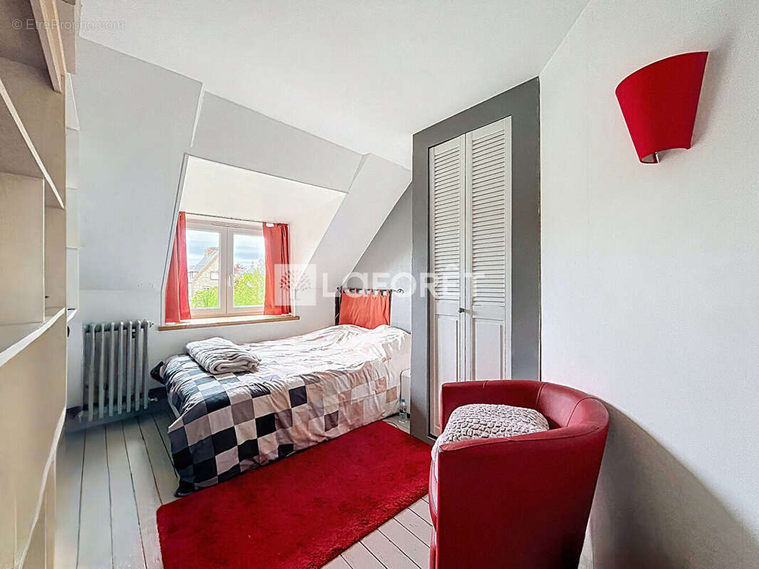 Maison à COURCELLES-SUR-SEINE