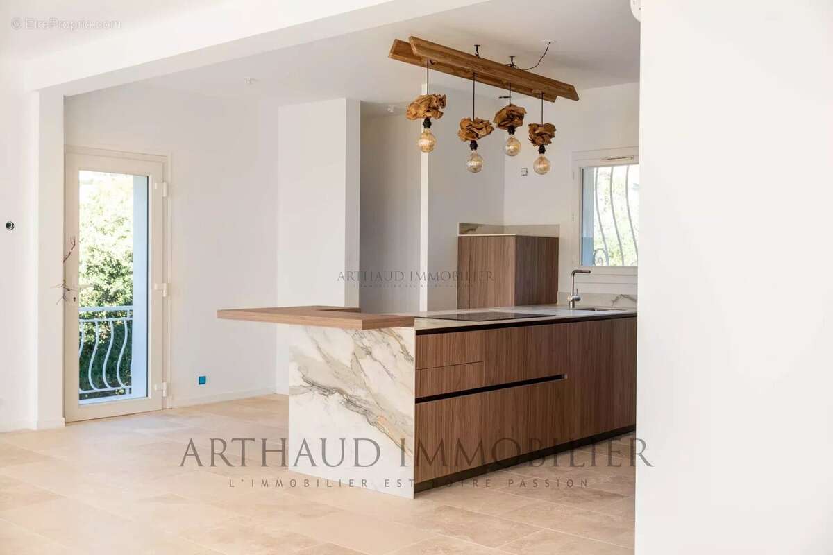 Appartement à LES ISSAMBRES