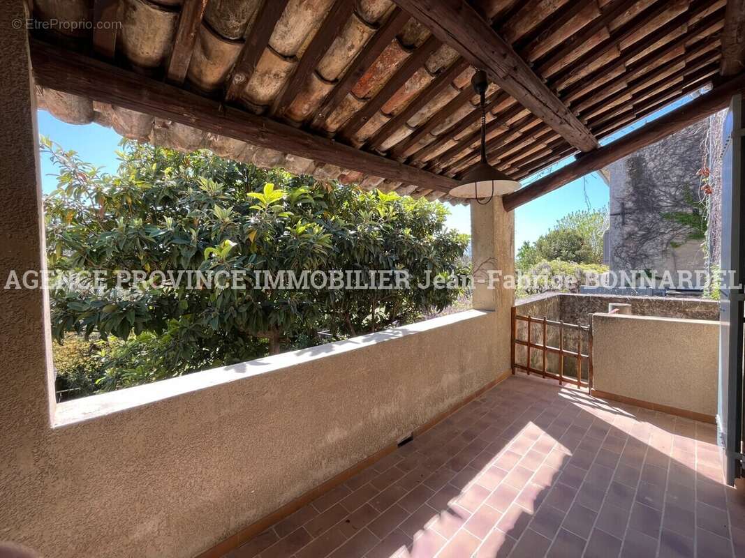 Maison à LA BAUME-DE-TRANSIT