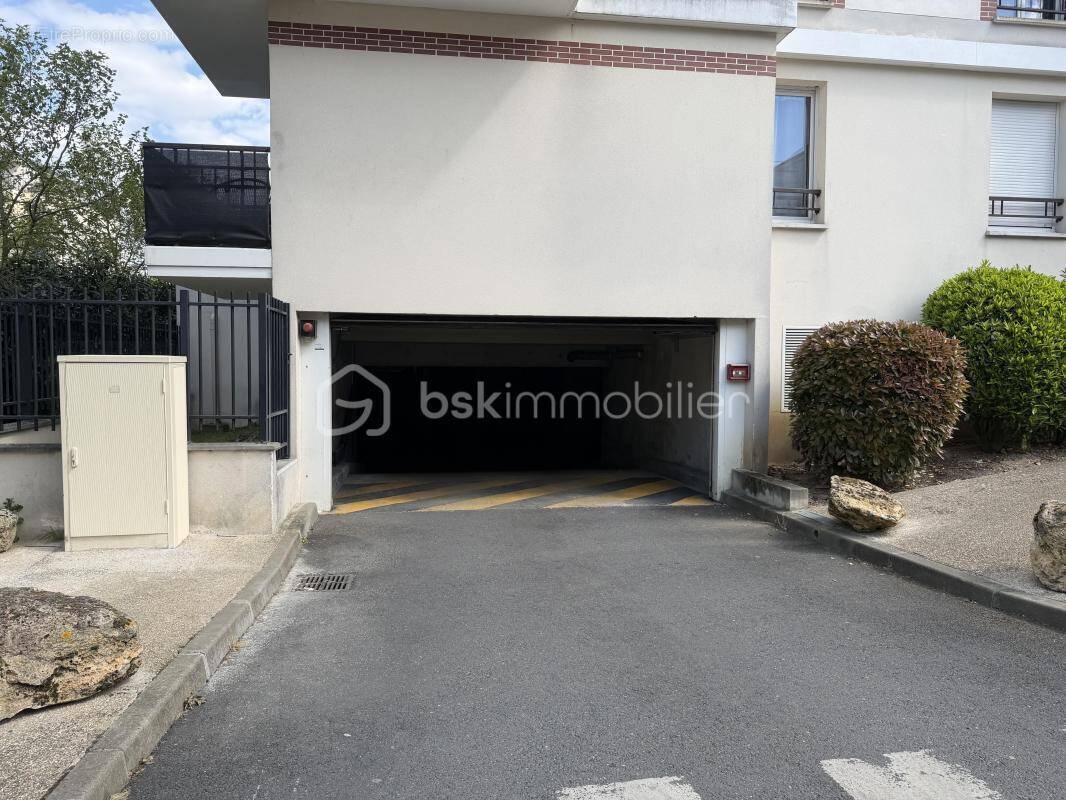 Parking à CORBEIL-ESSONNES