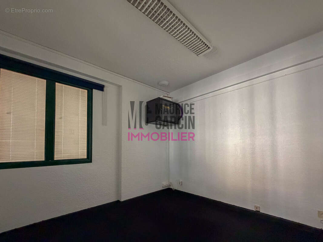 Commerce 66 m² à Carpentras  - photo 2