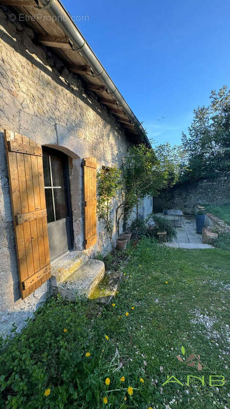 Maison à SAINT-MARTIAL-VIVEYROL