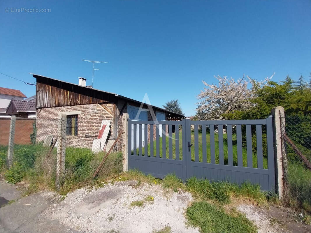 Terrain à LES MUREAUX