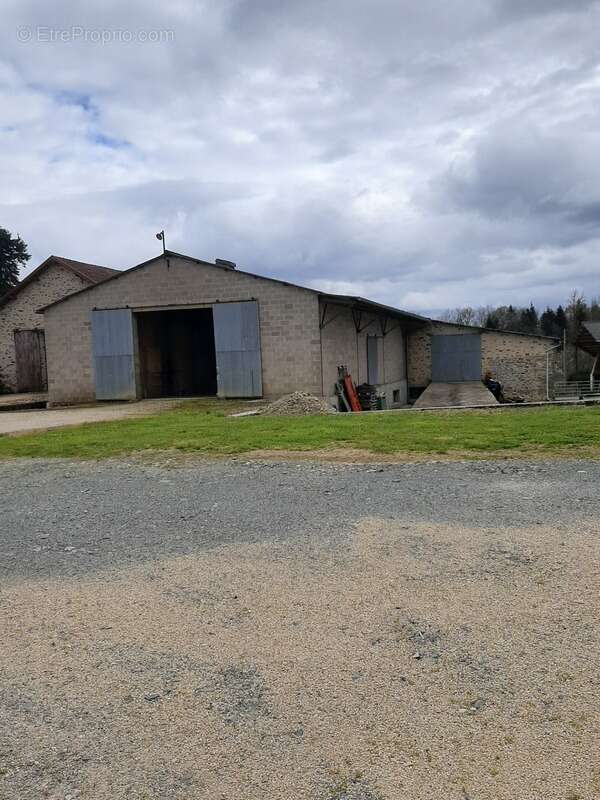 Maison à COUSSAC-BONNEVAL