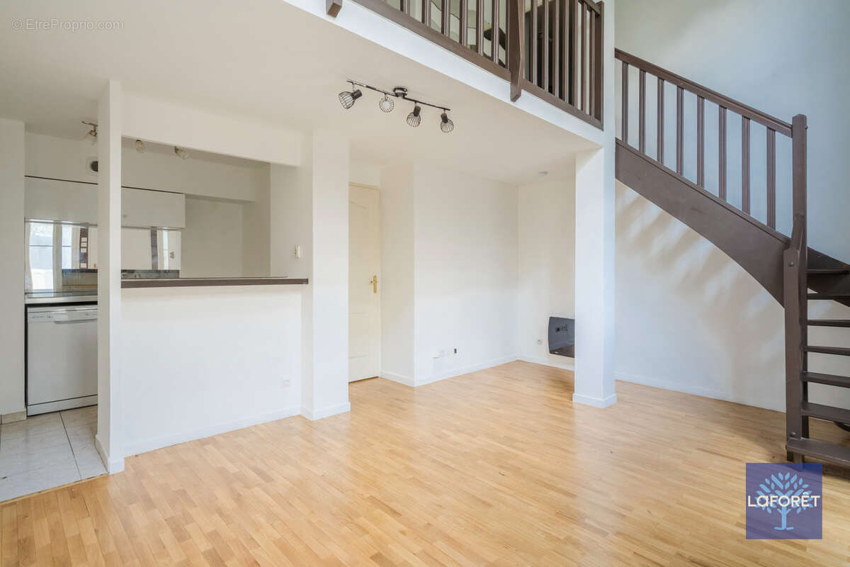 Appartement à LES PAVILLONS-SOUS-BOIS