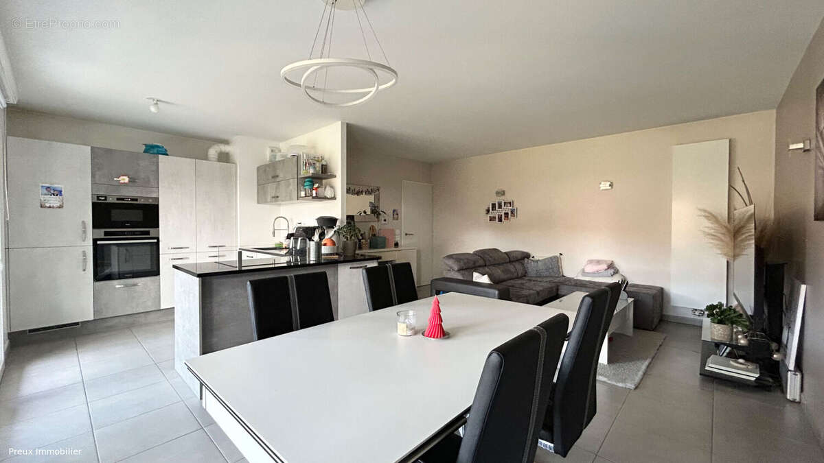 Appartement à POISY