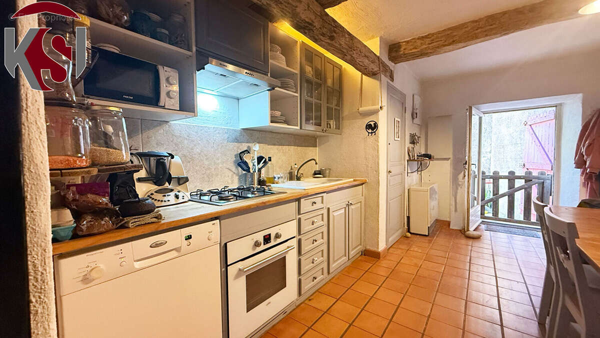 Maison à SEILLONS-SOURCE-D'ARGENS
