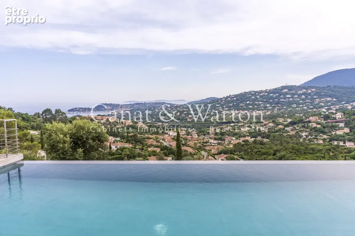 Domaine recherché de cavalaire: villa rénovée avec vue mer & piscine - photo 2