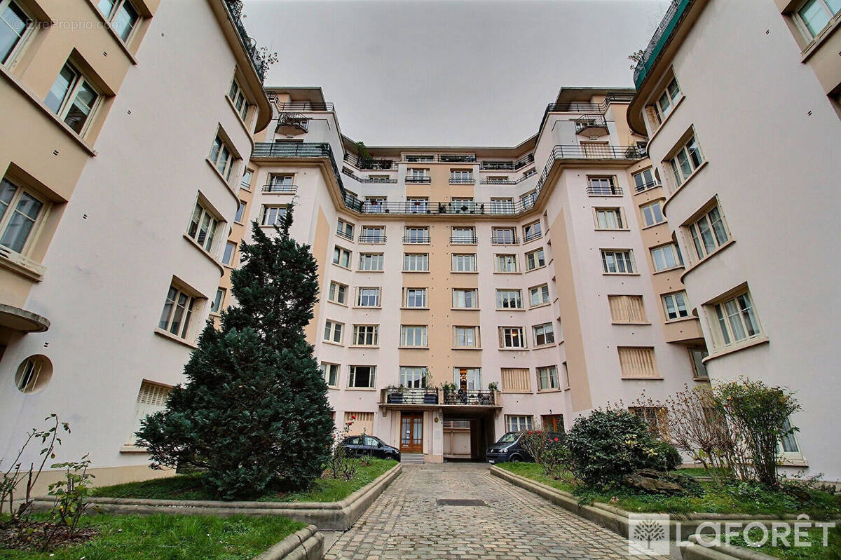 Appartement à LA GARENNE-COLOMBES