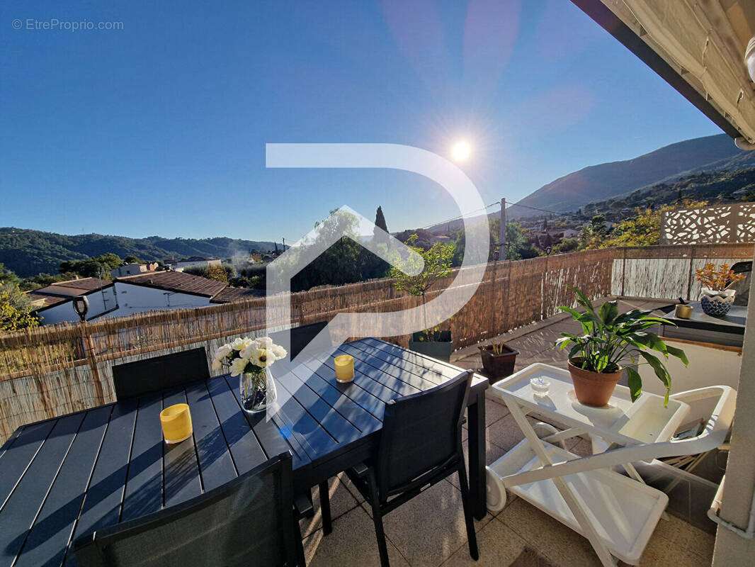 Appartement à CARROS