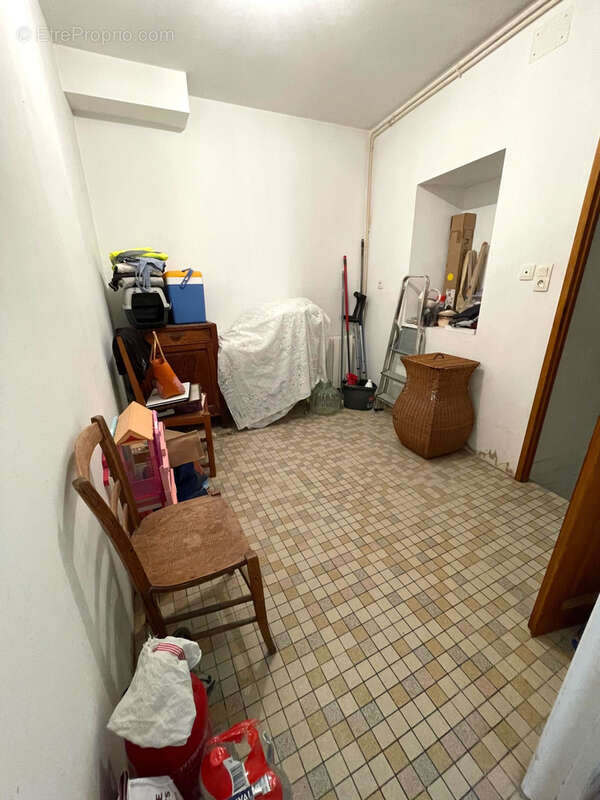 Commerce à SAINT-SAVINIEN