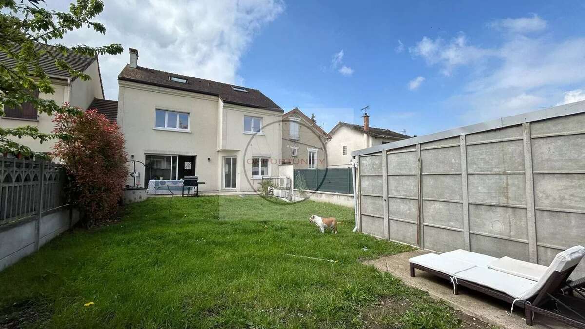 Maison à CHENNEVIERES-SUR-MARNE