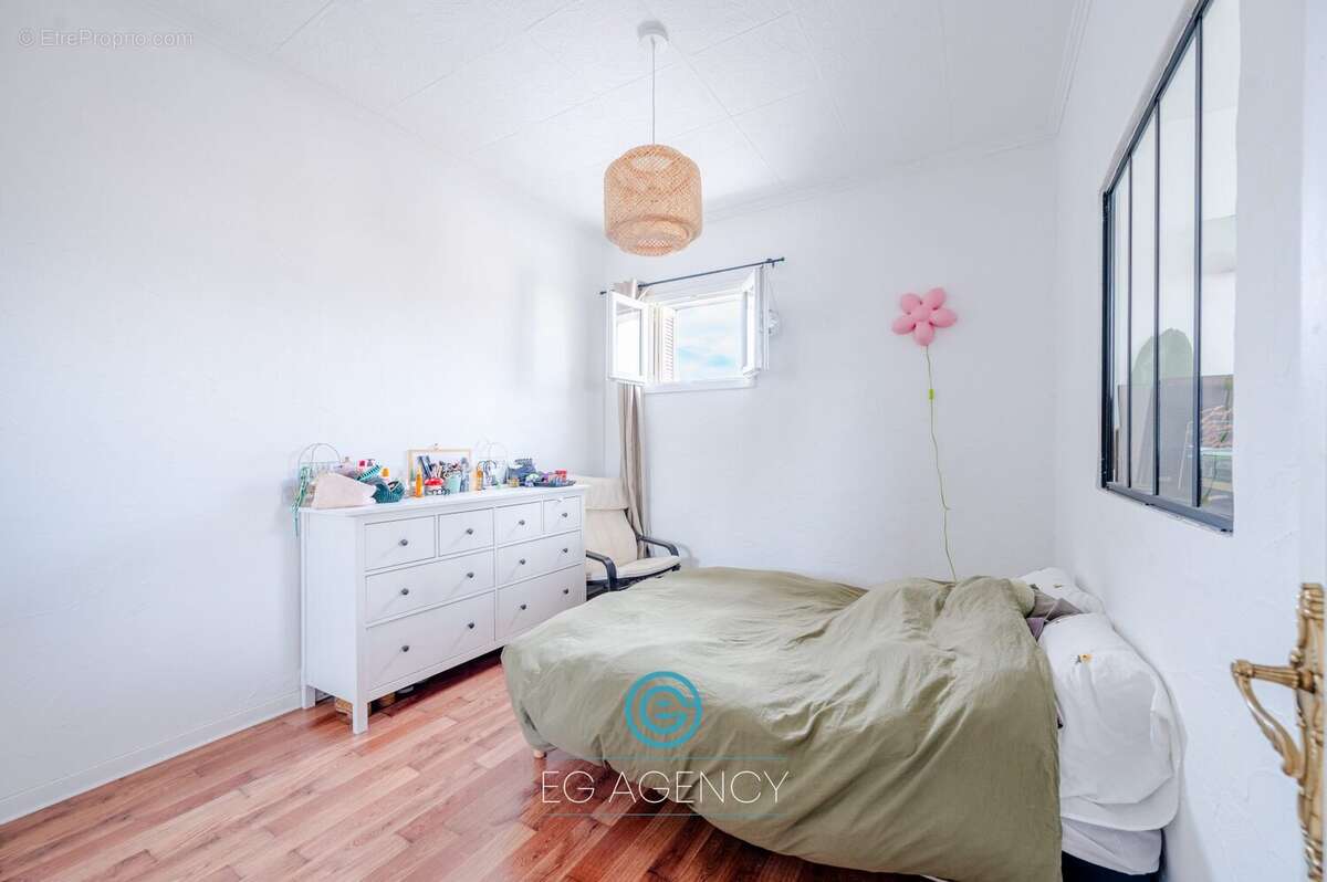 Appartement à MARSEILLE-4E