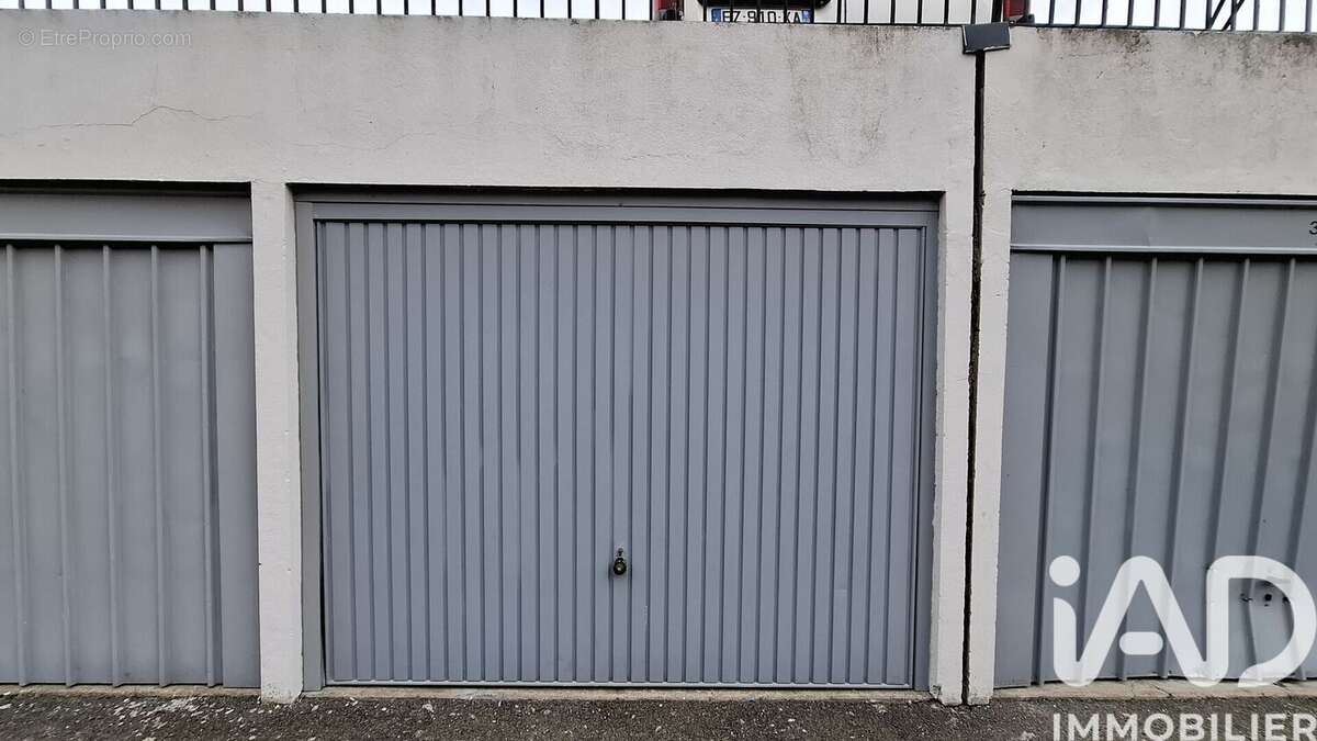 Photo 2 - Parking à DREUX