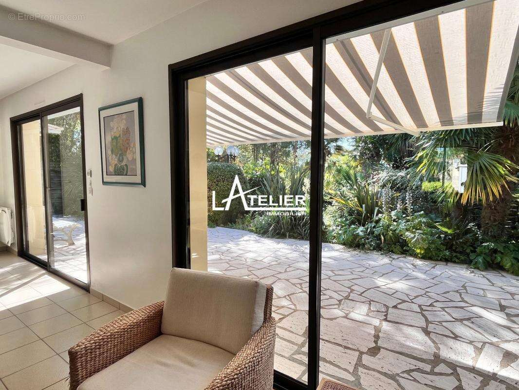 Unique, maison 5 ch, jardin luxuriant, carrière et box - photo 2