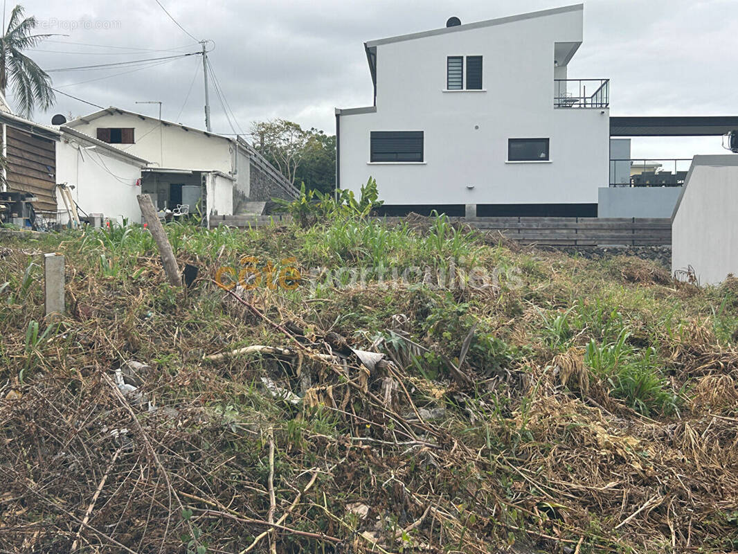 Terrain à SAINT-PIERRE