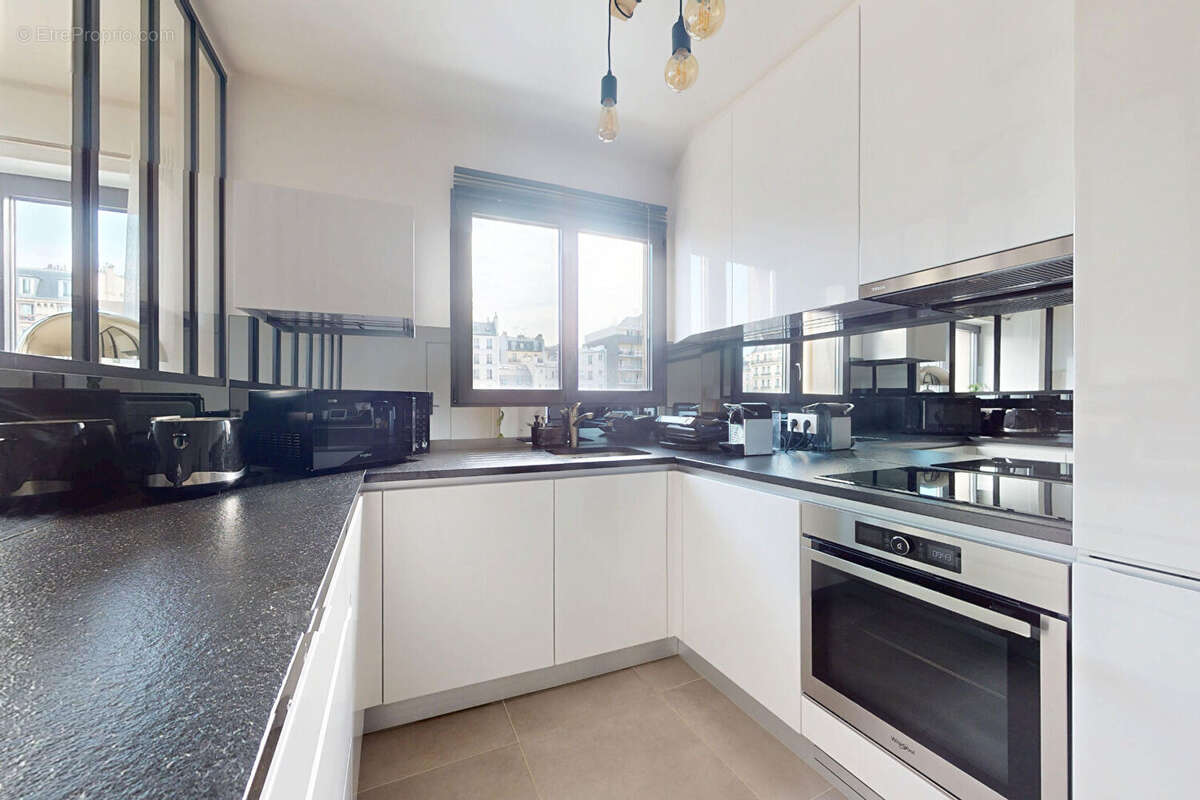 Appartement à PARIS-17E