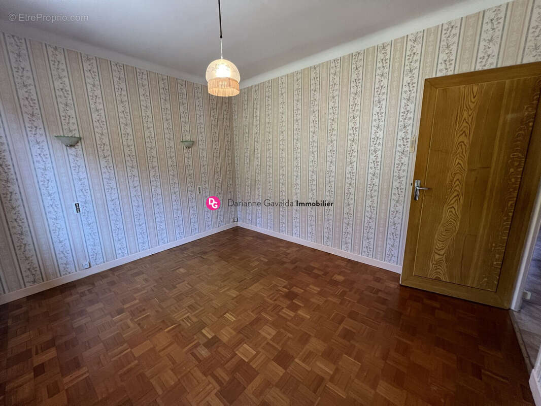 Maison à DECAZEVILLE