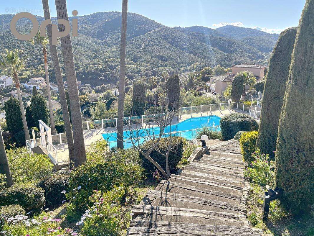 Maison à LES ISSAMBRES