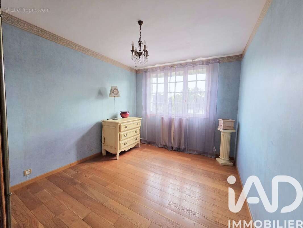 Maison 140 m² à Saint-Arnoult-En-Yvelines  - photo 7