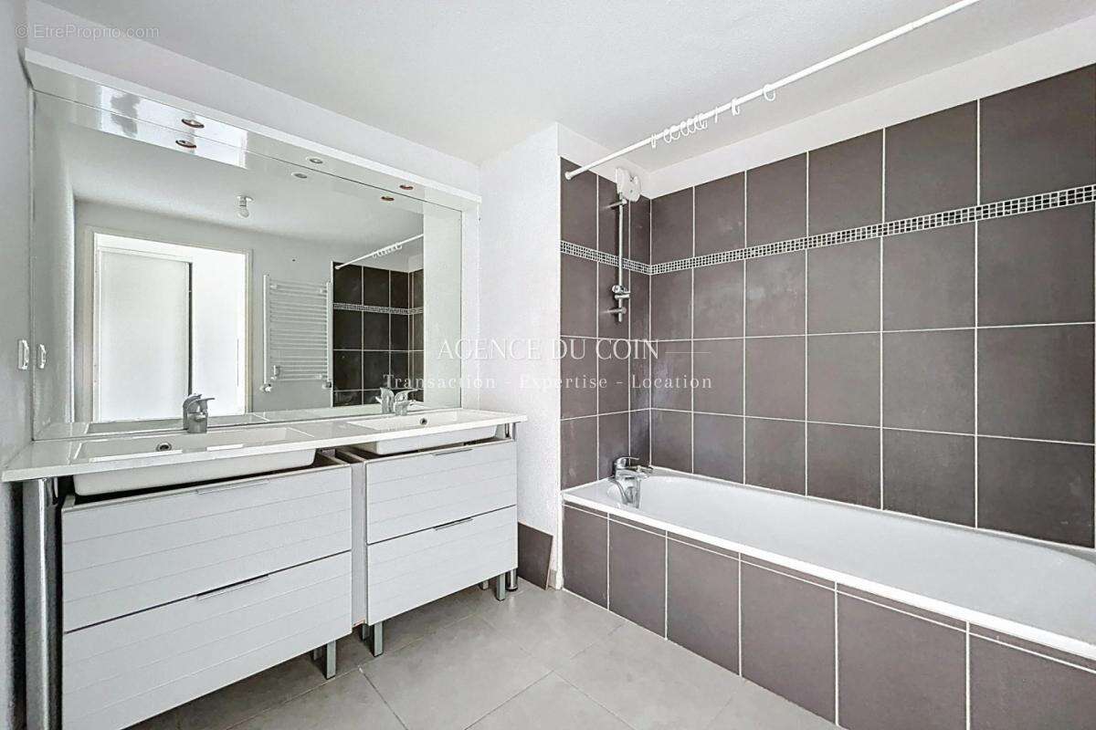 Appartement à LE MUY