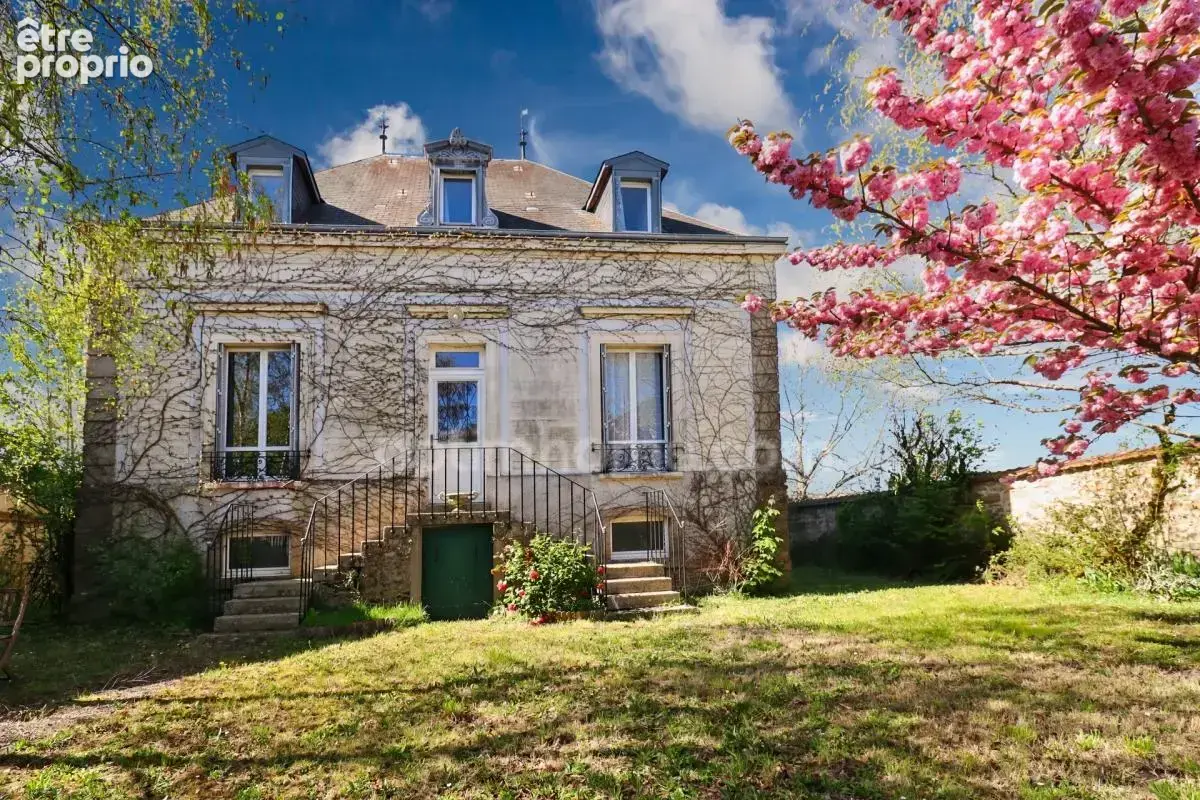 Maison de Charme et de Caractère -175 m² environ - 10 pièces - 7 chambres - Terrain 1450 m² environ - SAINT SULPICE LES FEUILLES - photo 5