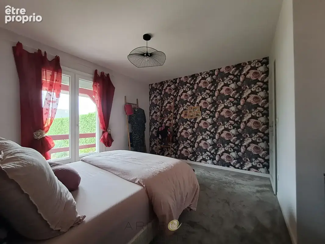 Maison de charme avec jardin, à pied des commerces, avec un  espace pro. - photo 9