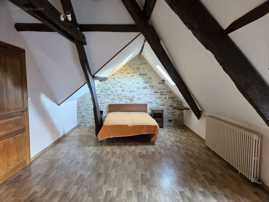 Maison à SALLES-COURBATIES