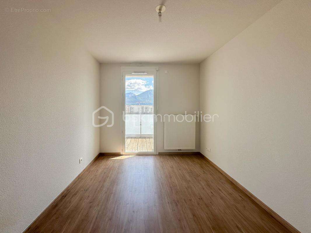 Appartement type 3 - dernier etage - terrasse et vue degagee montagnes - photo 8