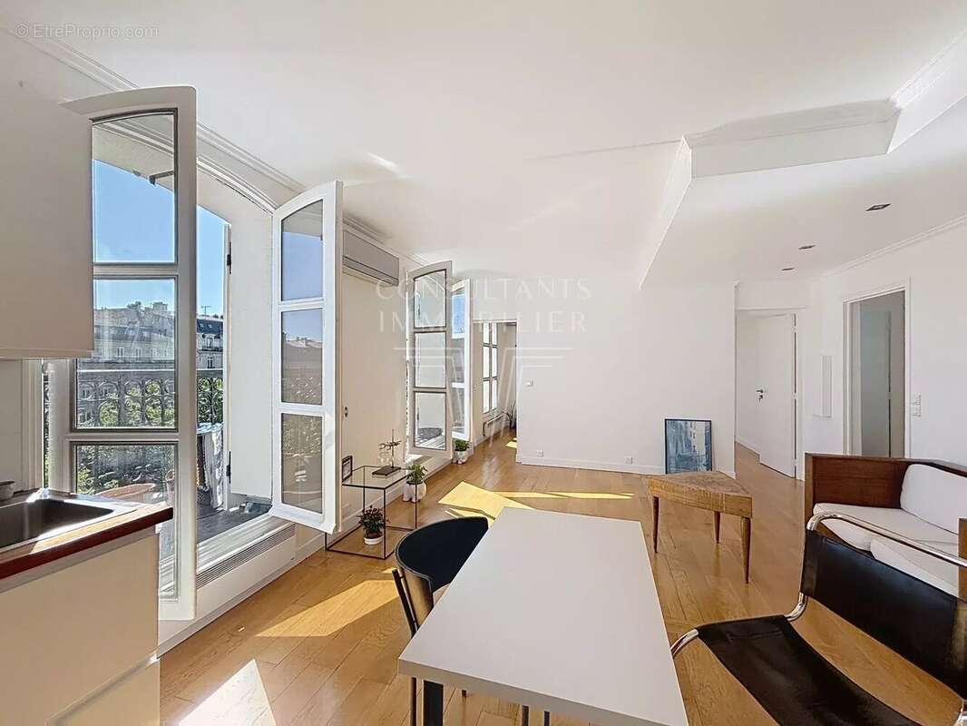 Appartement à NEUILLY-SUR-SEINE