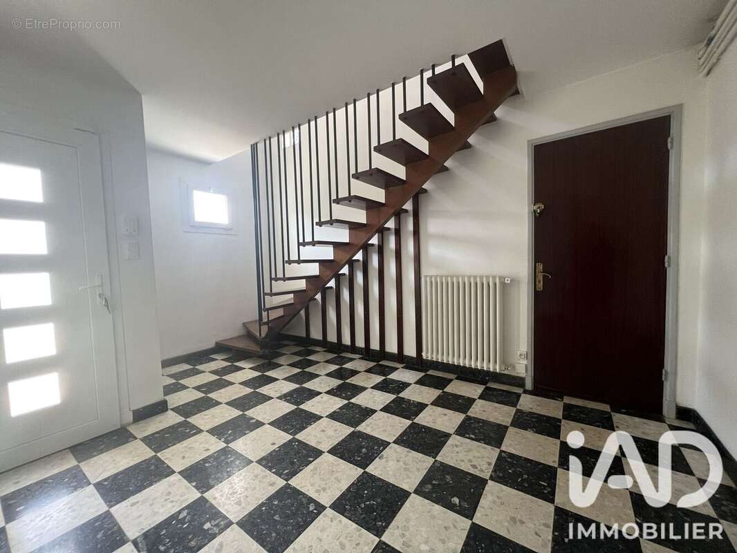 Maison 217 m² à Saint-Pierre-Du-Mont  - photo 6