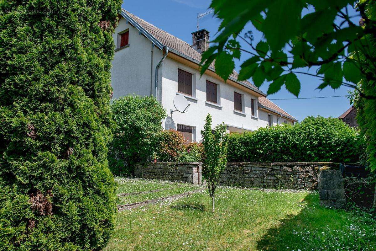 Maison à rénover avec grands volumes secteur Saulnot et belles dépendances - photo 7