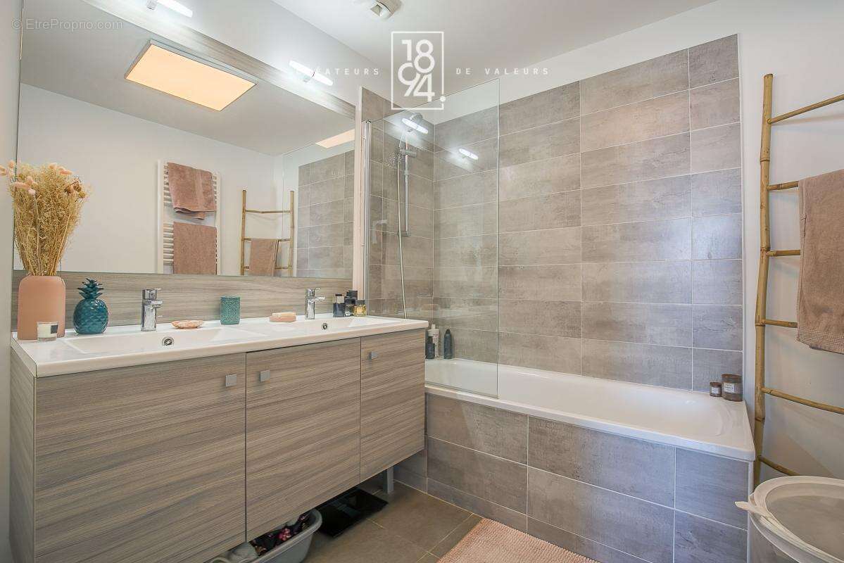 Appartement à MARSEILLE-3E