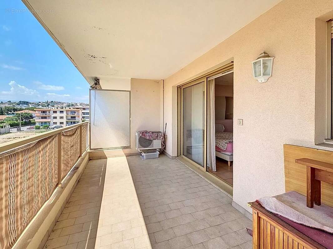 Appartement à SAINT-LAURENT-DU-VAR