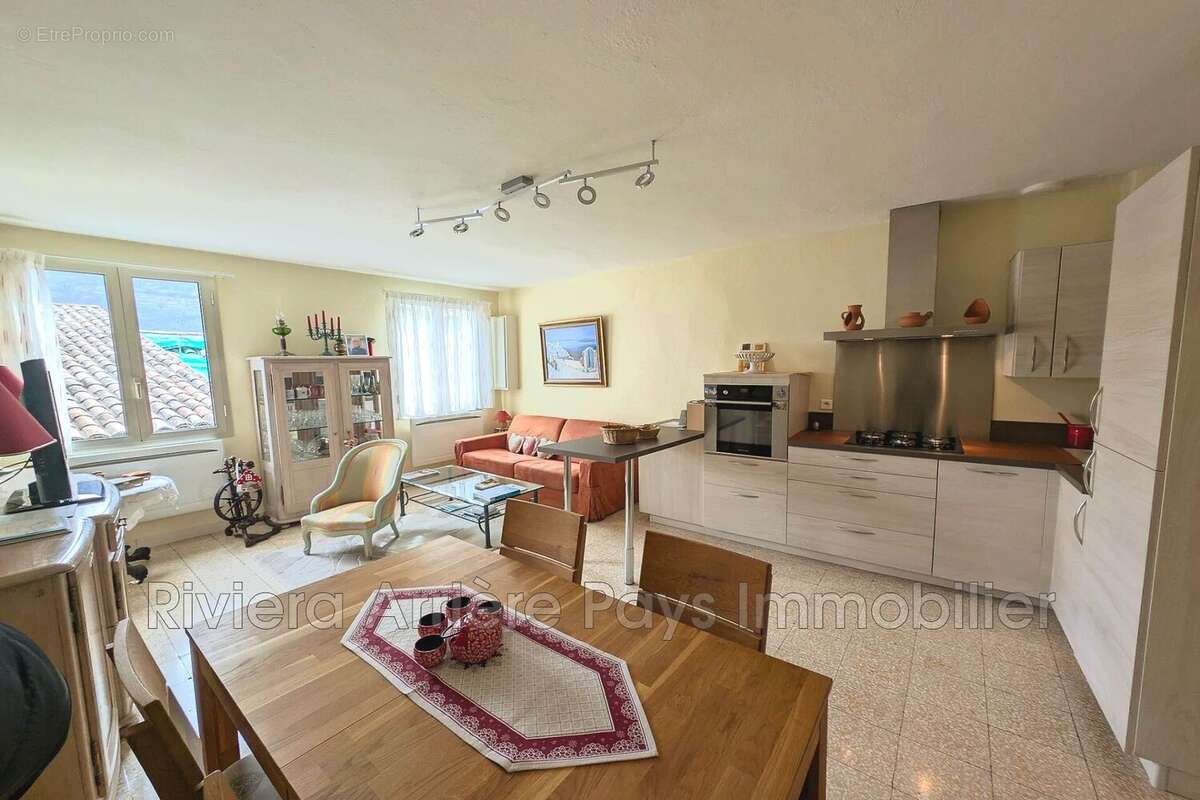 Appartement à PUGET-THENIERS