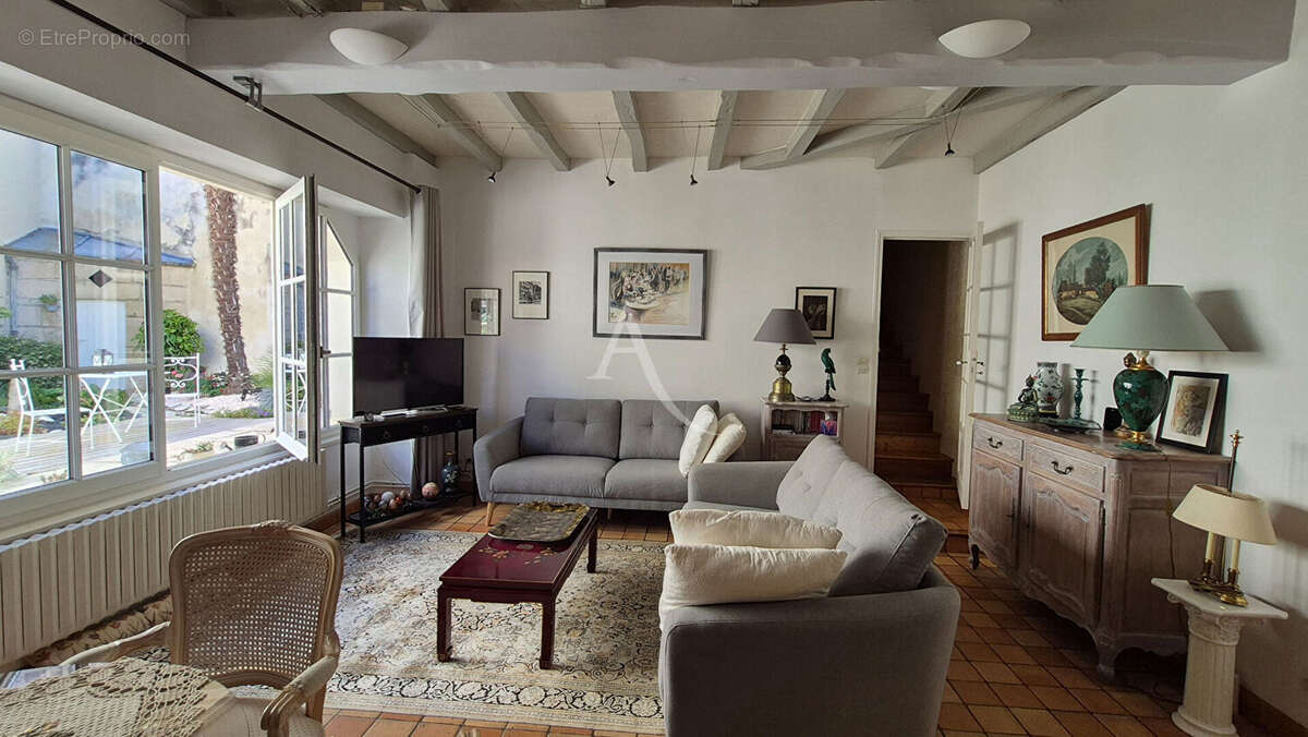 Ensemble immobilier constitué de deux maisons et son garage et extérieur  à Saint Jean D'Angely - photo 11
