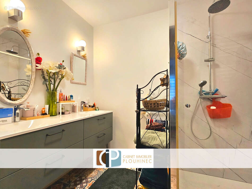 Maison de plain pied avec piscine. - photo 16