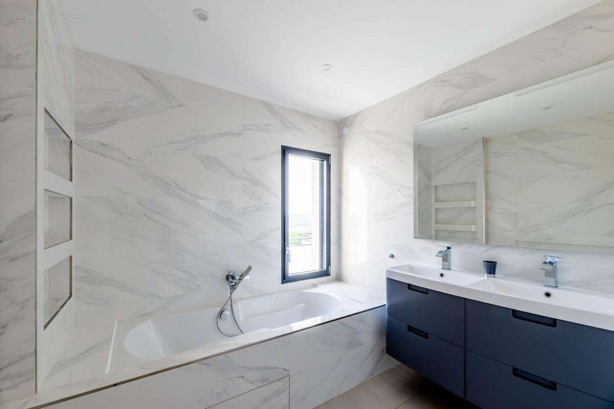 Maison à SAINT-LAURENT-DE-MURE