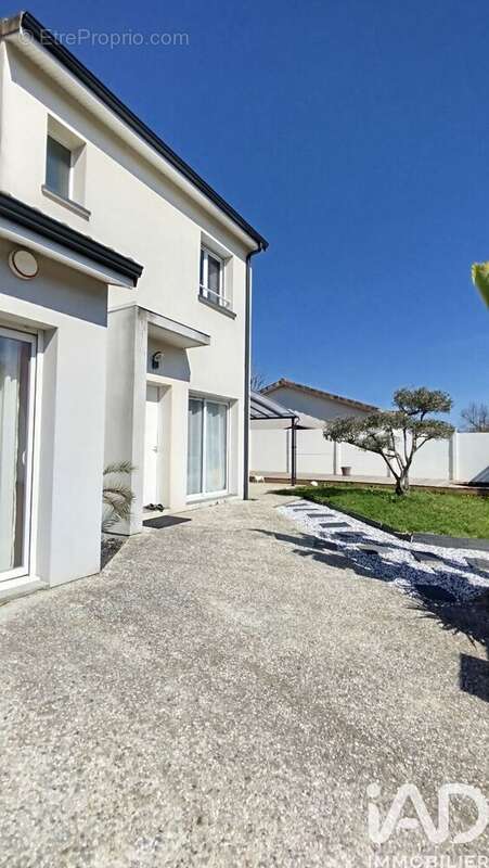 Photo 2 - Maison à LE TAILLAN-MEDOC