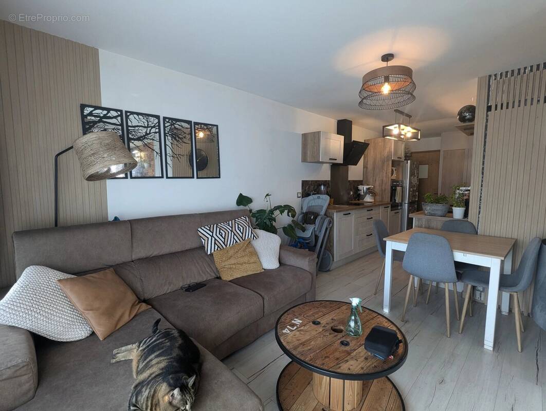 Appartement à MORILLON
