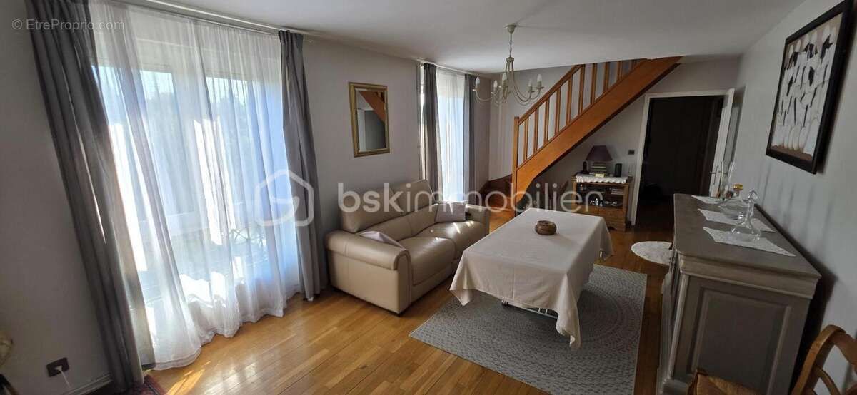 Élégant appartement de caractère - 3 chambres - photo 3