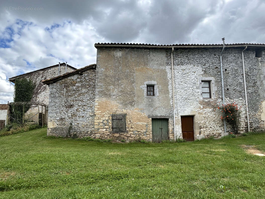 Maison à CELLEFROUIN
