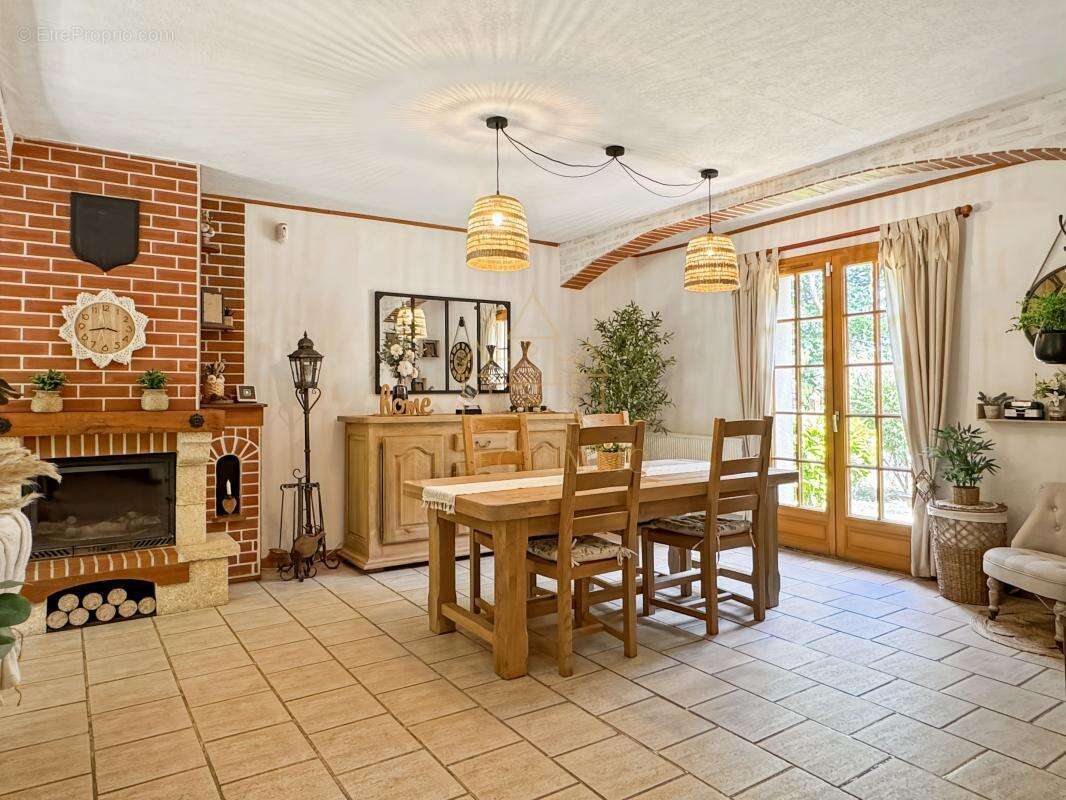 Maison à MANDRES