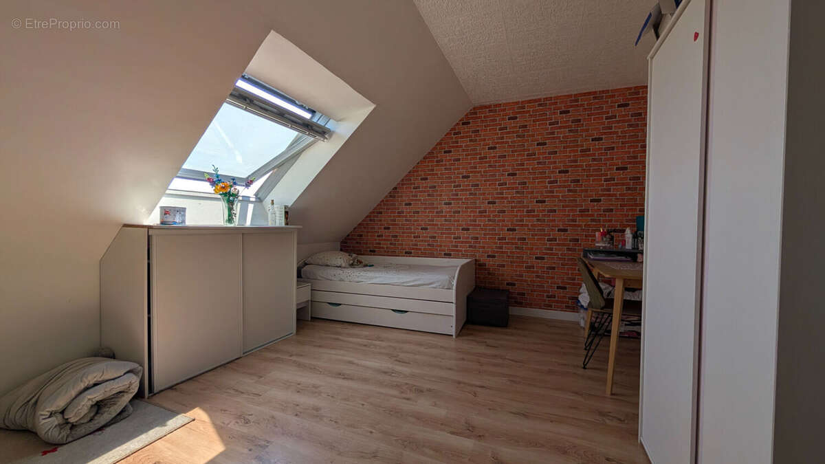 Maison familiale de 170 m² sur plus de 2 500 m² de terrain - photo 9