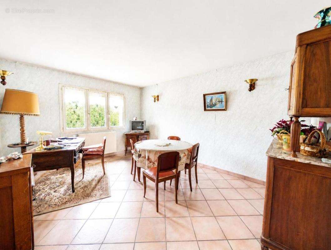Maison 240 m² à Grigny  - photo 2