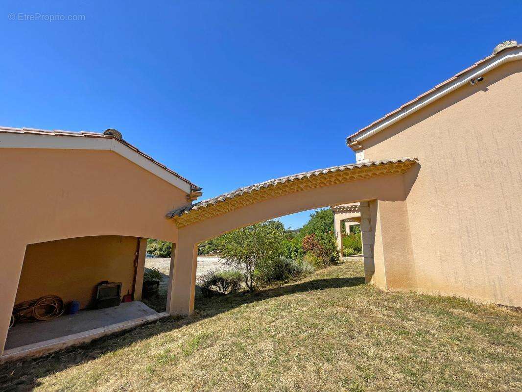 Maison à SAINT-PAUL-DE-SERRE