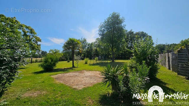 A vendre à CHERVES RICHEMONT - VAL DE COGNAC (16370)  - Maison de village de 6 pièces - 132m2 - Grand jardin arboré - photo 9