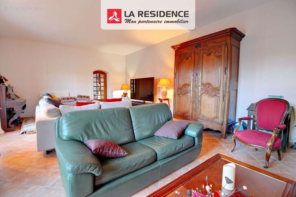 Maison à SAINTE-BARBE-SUR-GAILLON