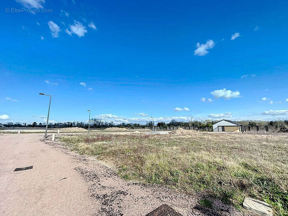 Terrain à PONT-SAINTE-MARIE